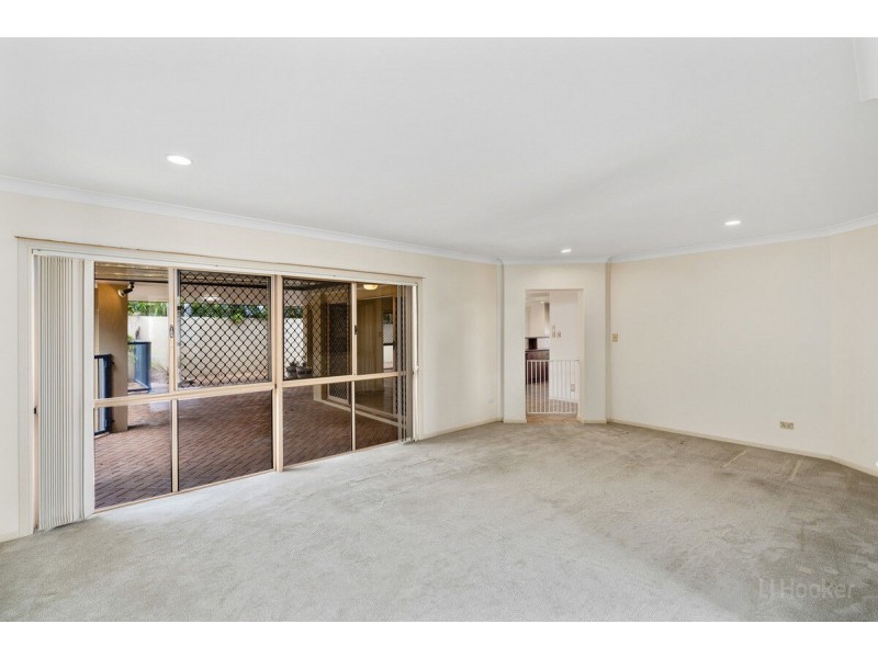 25 Nottinghill Gate Drive, Arundel QLD 4214