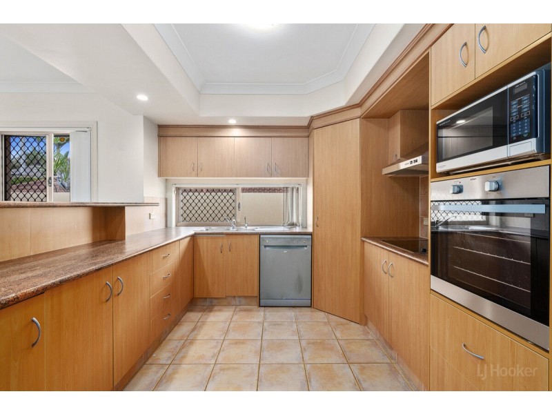 25 Nottinghill Gate Drive, Arundel QLD 4214