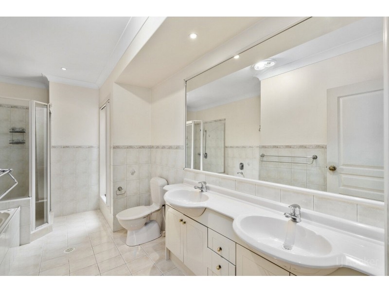 25 Nottinghill Gate Drive, Arundel QLD 4214