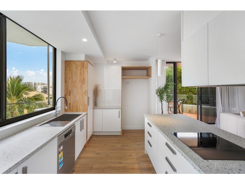 303/41 Labrador Street, Labrador QLD 4215