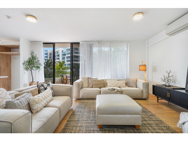 303/41 Labrador Street, Labrador QLD 4215