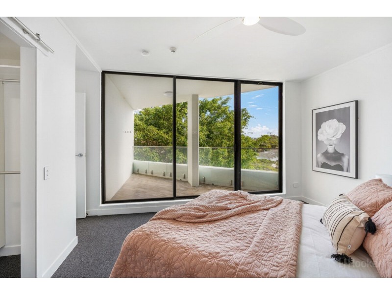 303/41 Labrador Street, Labrador QLD 4215