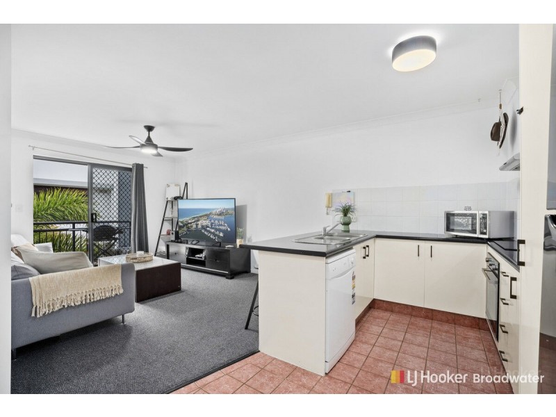 28/10-12 Bath Street, Labrador QLD 4215