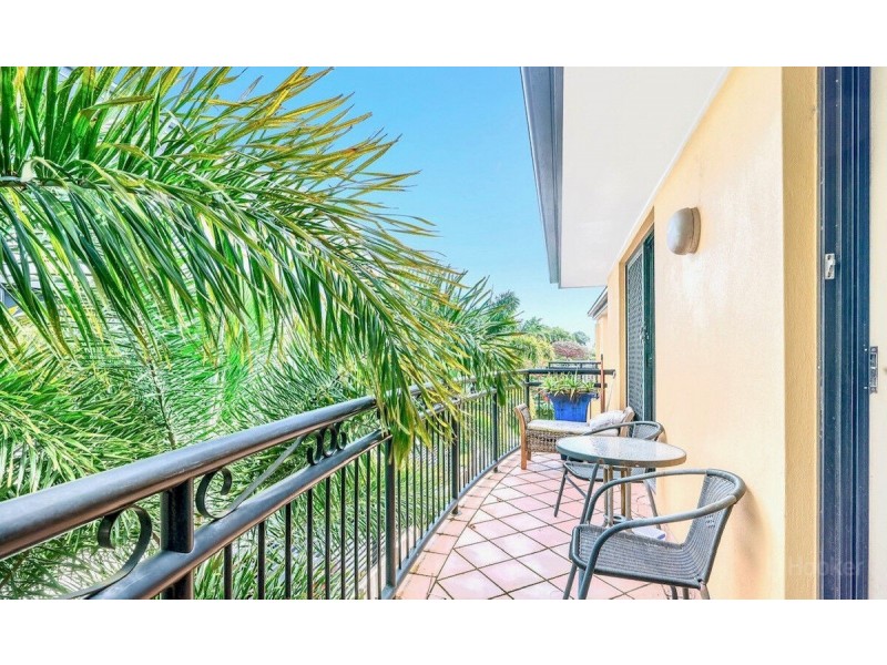 28/10-12 Bath Street, Labrador QLD 4215