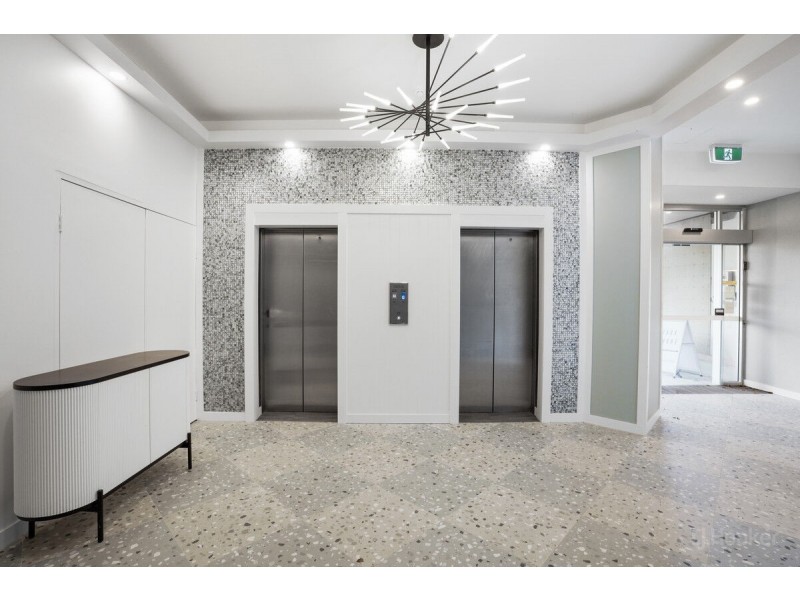 401/41 Labrador Street, Labrador QLD 4215