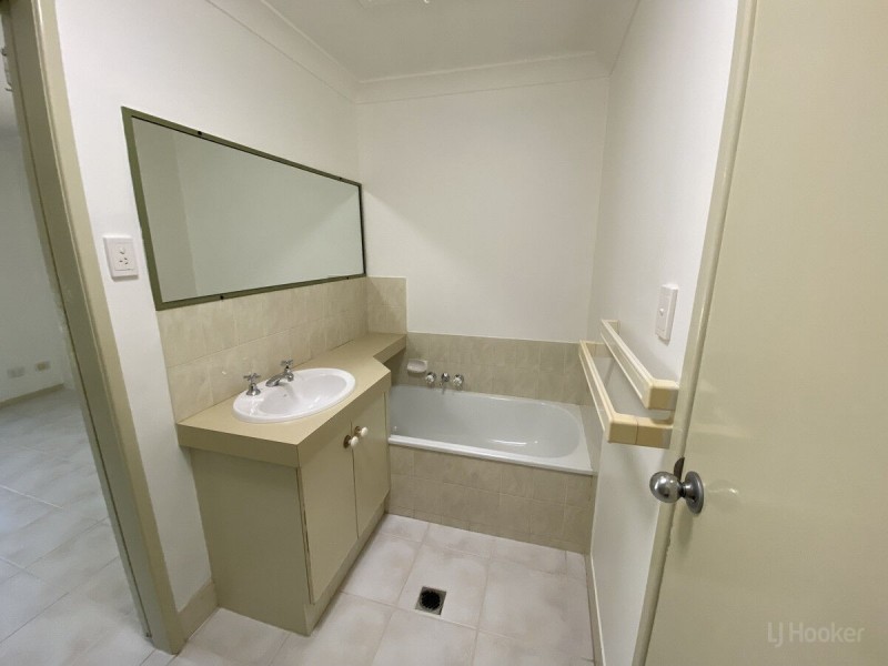 1/15 Nina Parade, Arundel QLD 4214