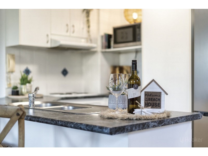 27/10-12 Bath Street, Labrador QLD 4215