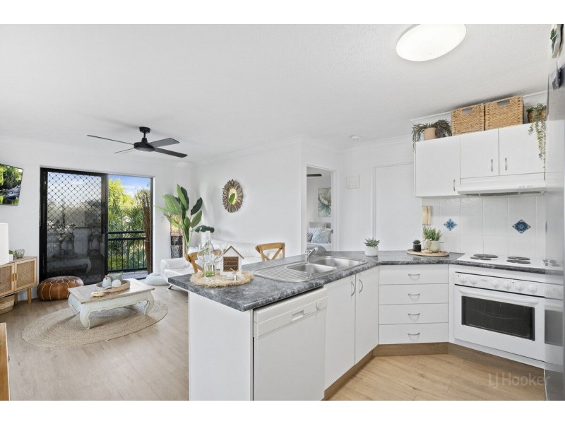 27/10-12 Bath Street, Labrador QLD 4215