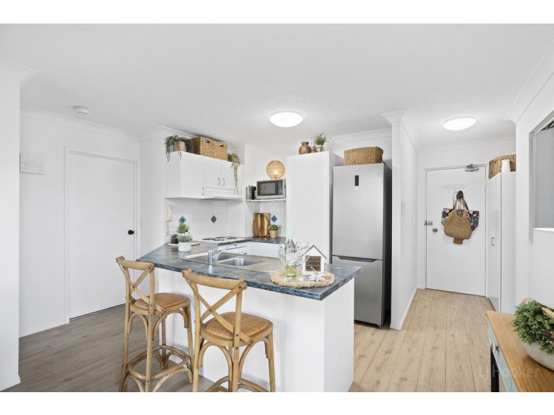 27/10-12 Bath Street, Labrador QLD 4215