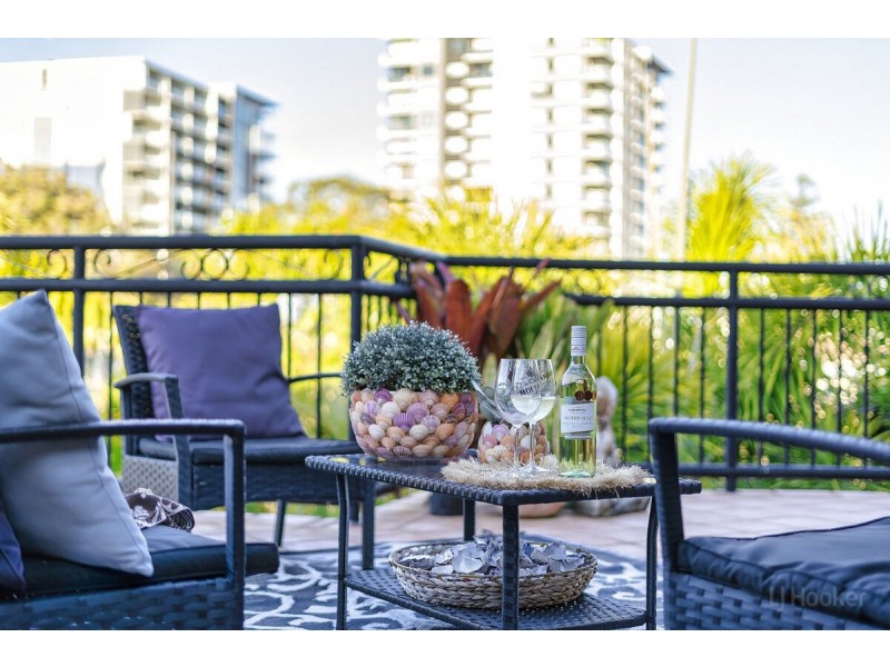 27/10-12 Bath Street, Labrador QLD 4215