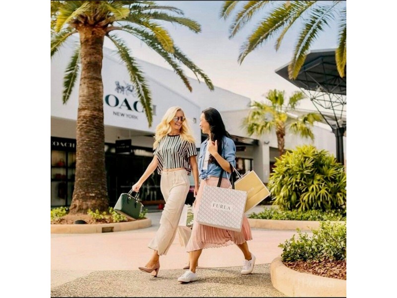 27/10-12 Bath Street, Labrador QLD 4215