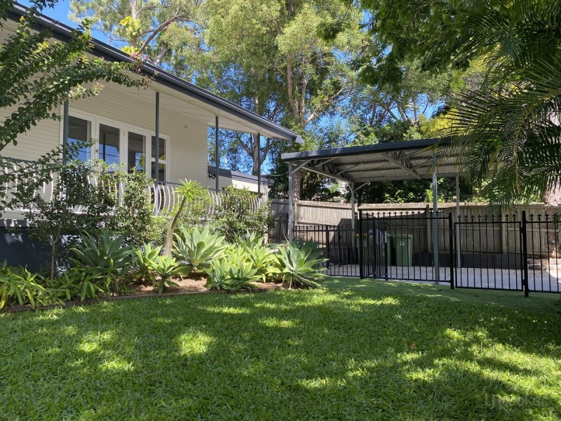 15 Billington Street, Labrador QLD 4215