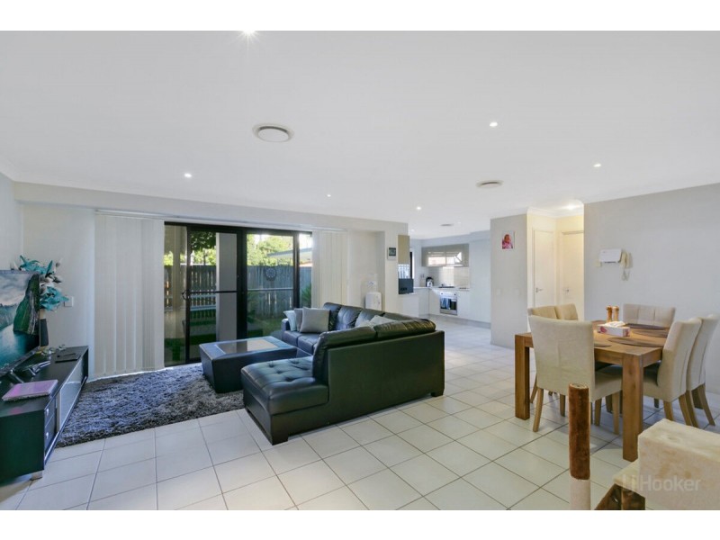 2/8-10 Gordon Street, Labrador QLD 4215