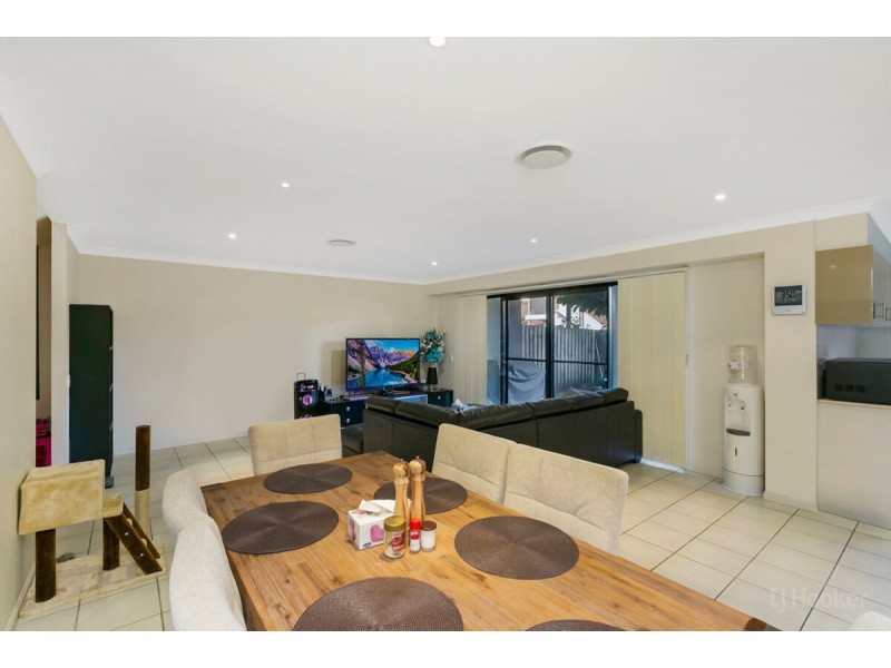 2/8-10 Gordon Street, Labrador QLD 4215