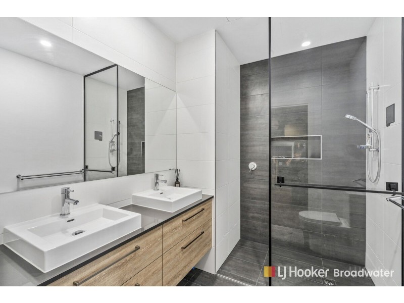 9/8 Bath Street, Labrador QLD 4215