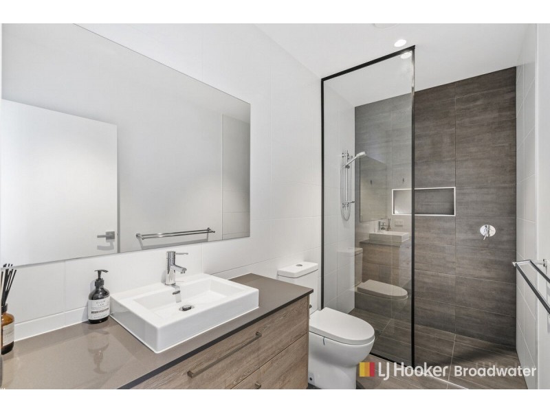 9/8 Bath Street, Labrador QLD 4215