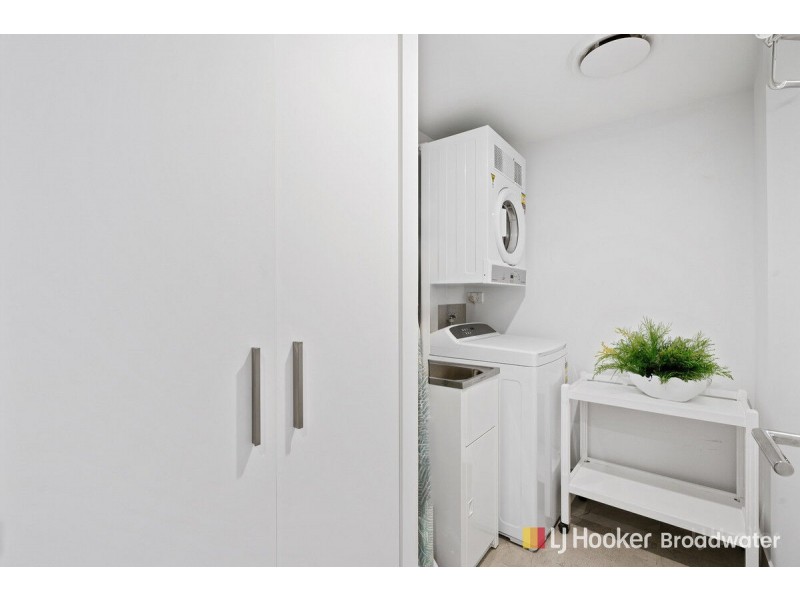 1403/372-374 Marine Parade, Labrador QLD 4215