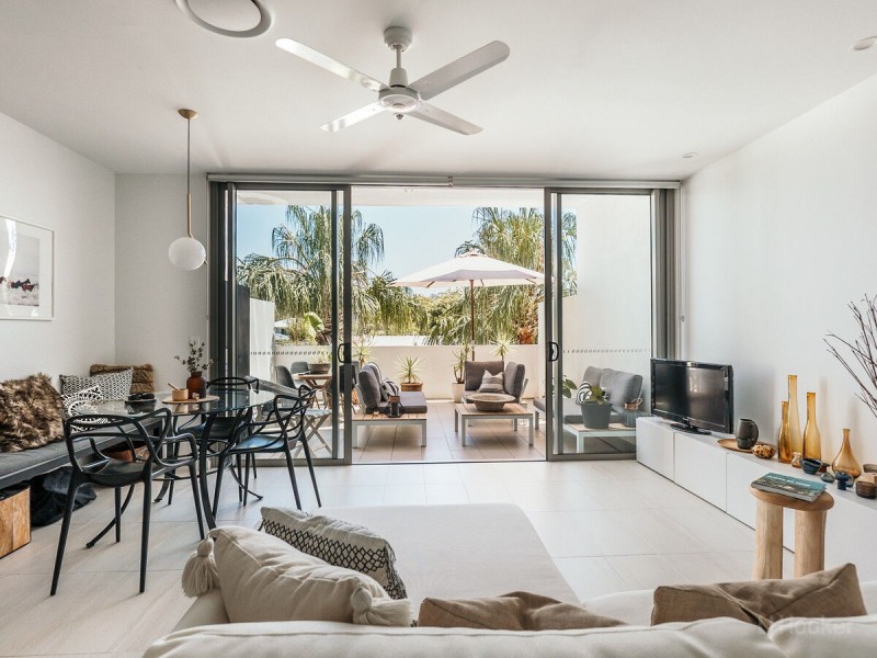 205/17 Bath Street, Labrador QLD 4215