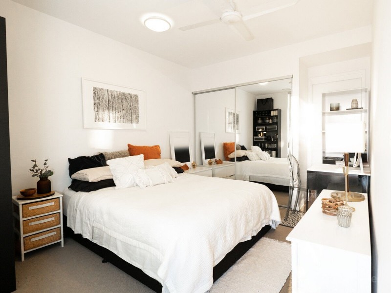 205/17 Bath Street, Labrador QLD 4215