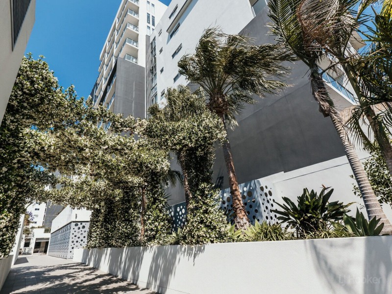 205/17 Bath Street, Labrador QLD 4215