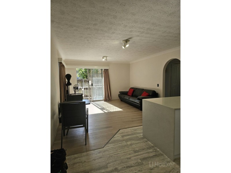 1/5 Brett Avenue, Labrador QLD 4215