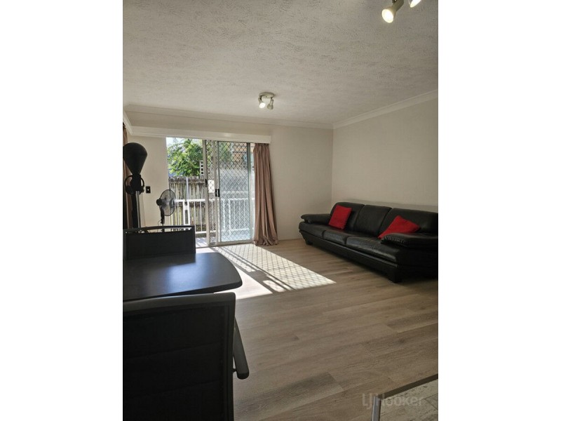 1/5 Brett Avenue, Labrador QLD 4215