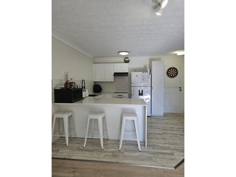 1/5 Brett Avenue, Labrador QLD 4215