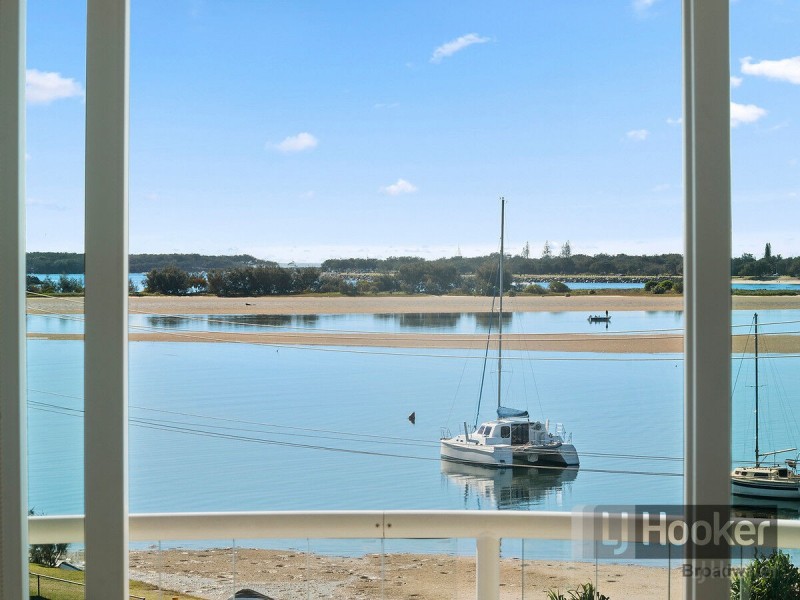 12/242-244 Marine Parade, Labrador QLD 4215
