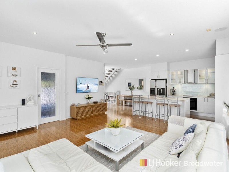 3/156 Muir Street, Labrador QLD 4215