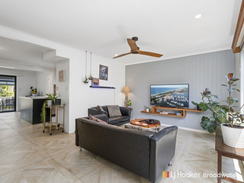 9/63 Olsen Avenue, Labrador QLD 4215