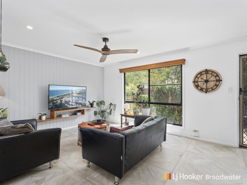 9/63 Olsen Avenue, Labrador QLD 4215