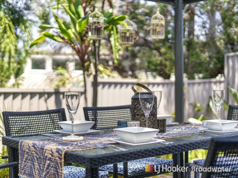 9/63 Olsen Avenue, Labrador QLD 4215