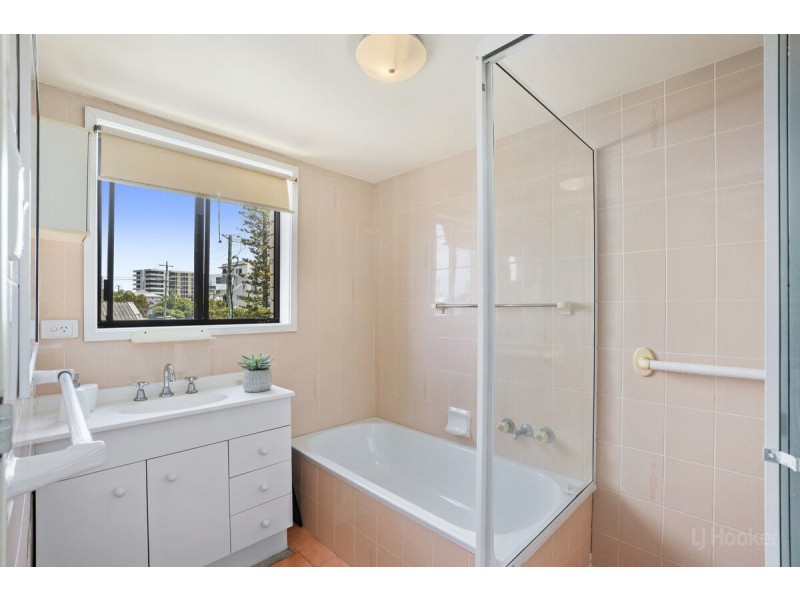 2/23 Labrador Street, Labrador QLD 4215