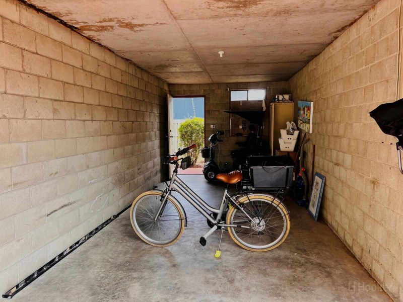 2/23 Labrador Street, Labrador QLD 4215