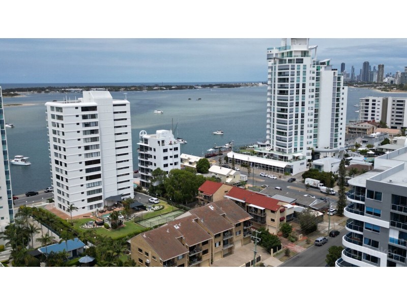 2/23 Labrador Street, Labrador QLD 4215