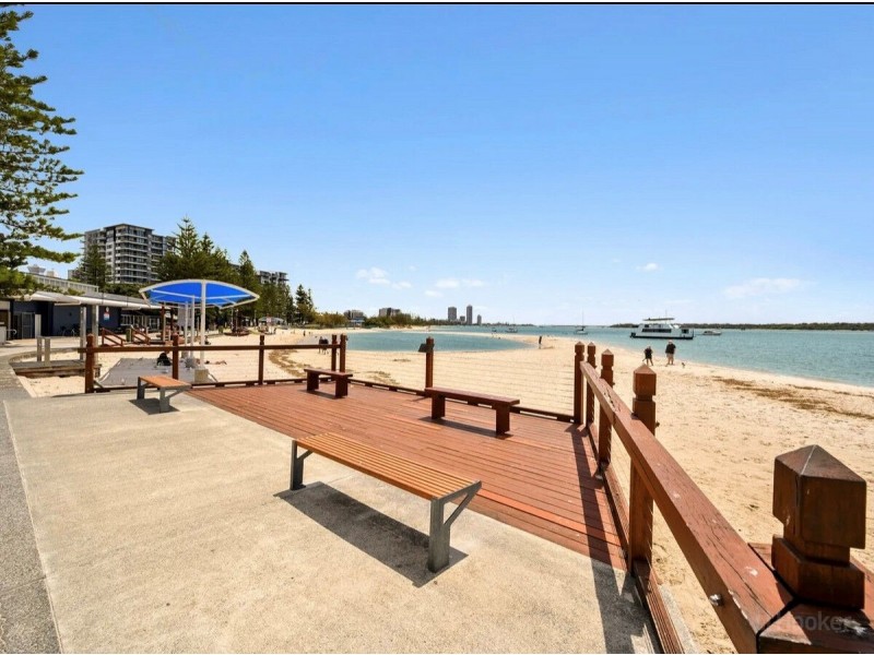 2/23 Labrador Street, Labrador QLD 4215