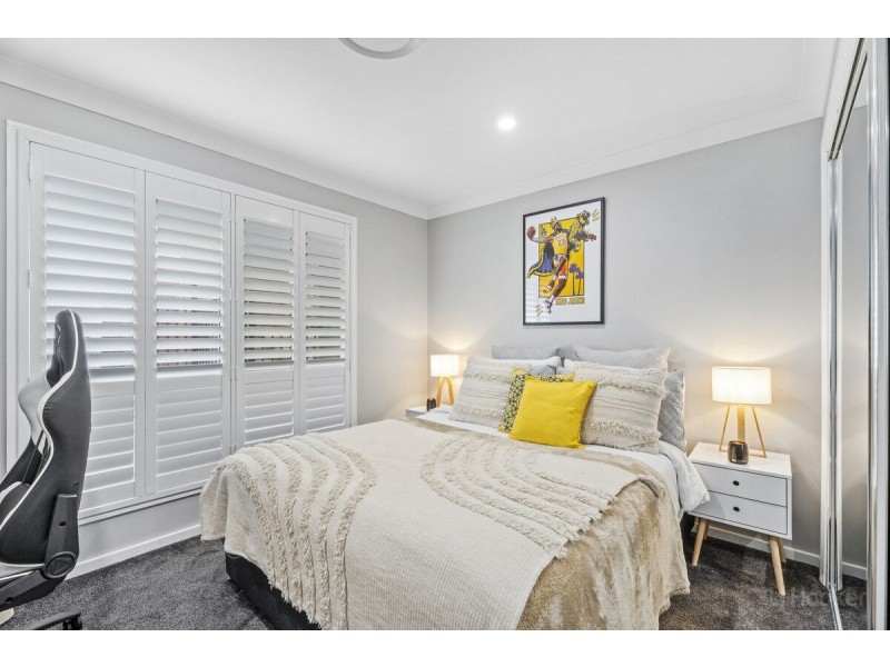 37 Crestridge Crescent, Oxenford QLD 4210