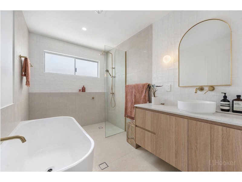 4 Teresa Lane, Labrador QLD 4215