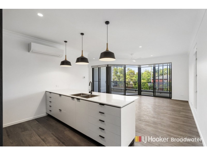 8/10 Central Street, Labrador QLD 4215