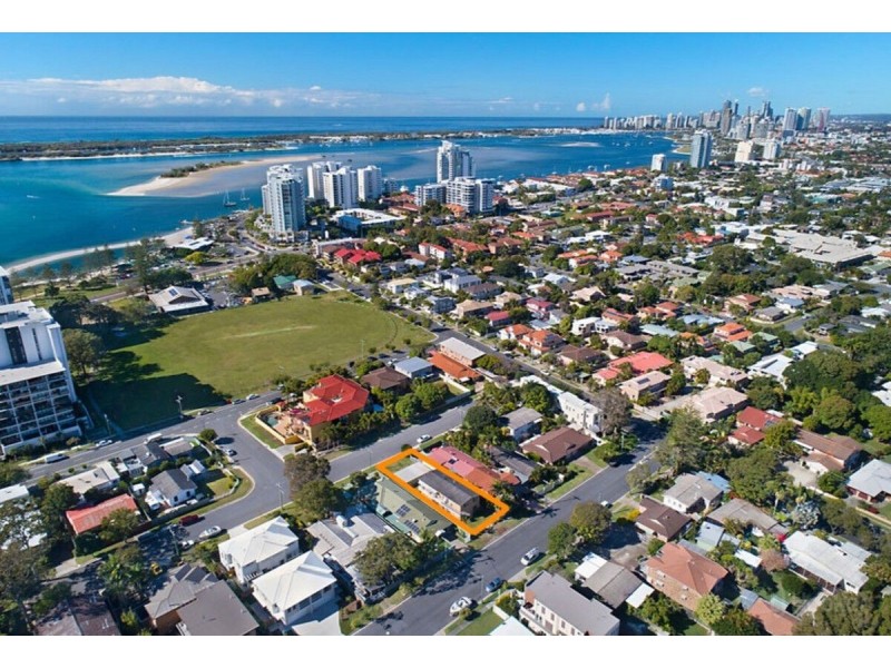 1/9 Middle Street, Labrador QLD 4215