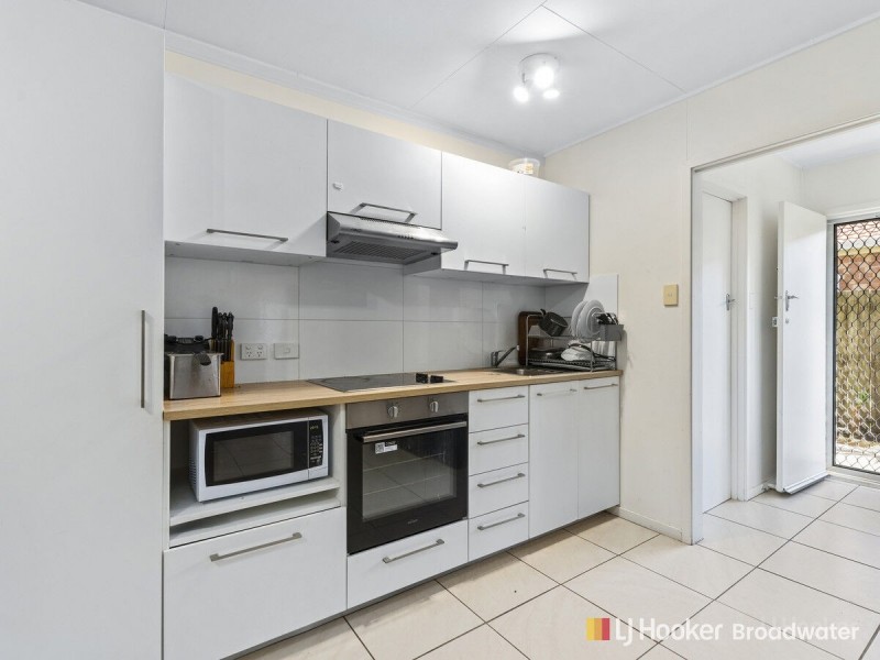 1/9 Middle Street, Labrador QLD 4215