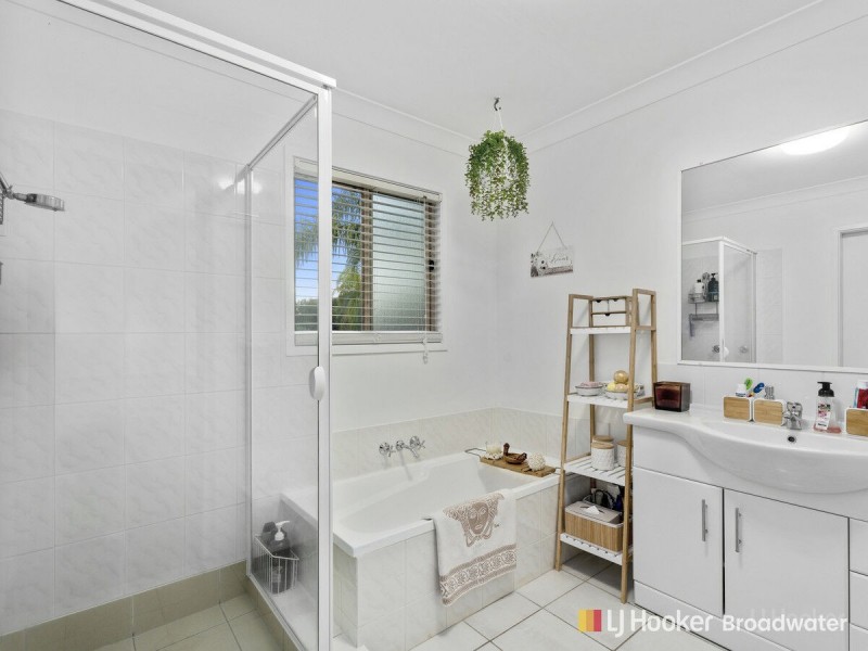 32/21 Usher Avenue, Labrador QLD 4215