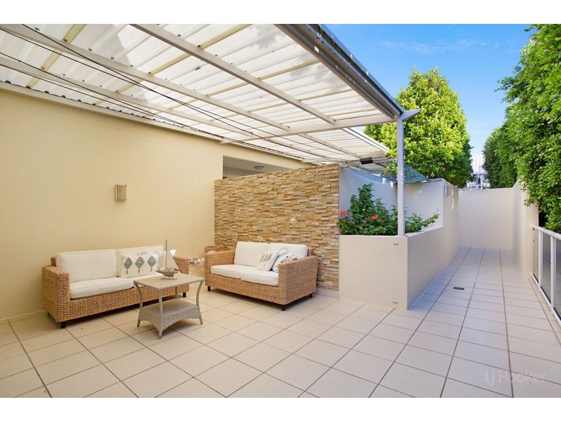 104/212-214 Marine Parade, Labrador QLD 4215