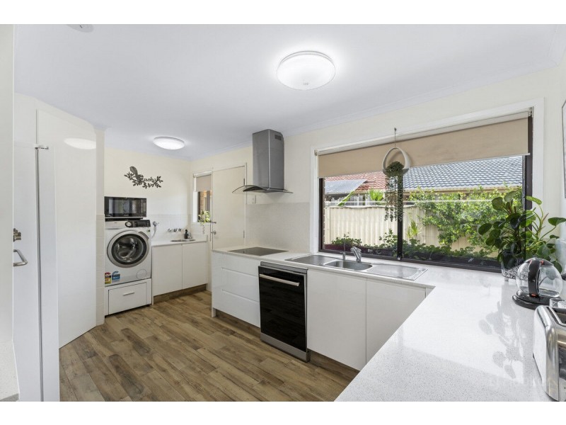 2/31 Morinda Way, Labrador QLD 4215