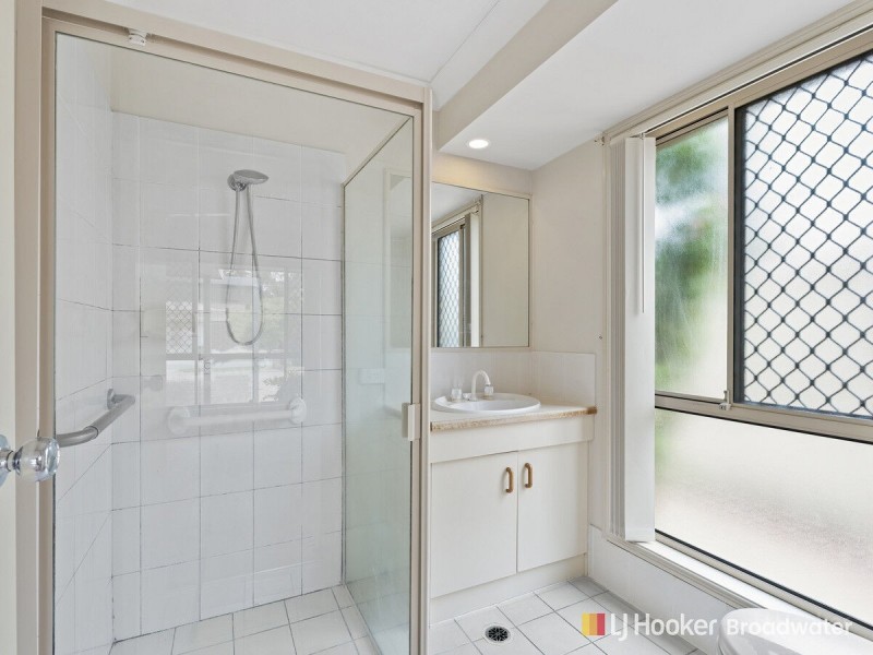 2/6 Gemma Glade, Labrador QLD 4215
