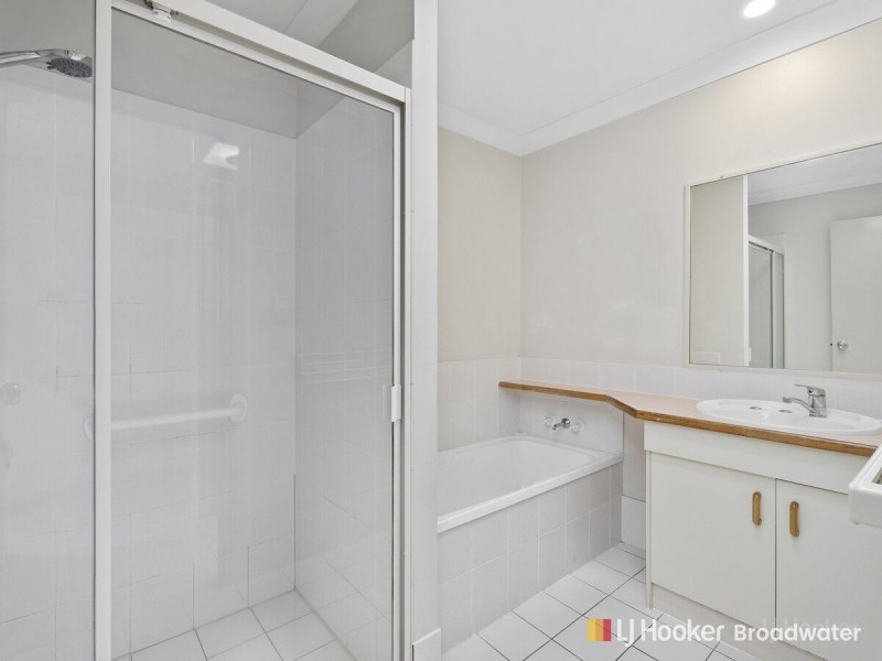 2/6 Gemma Glade, Labrador QLD 4215