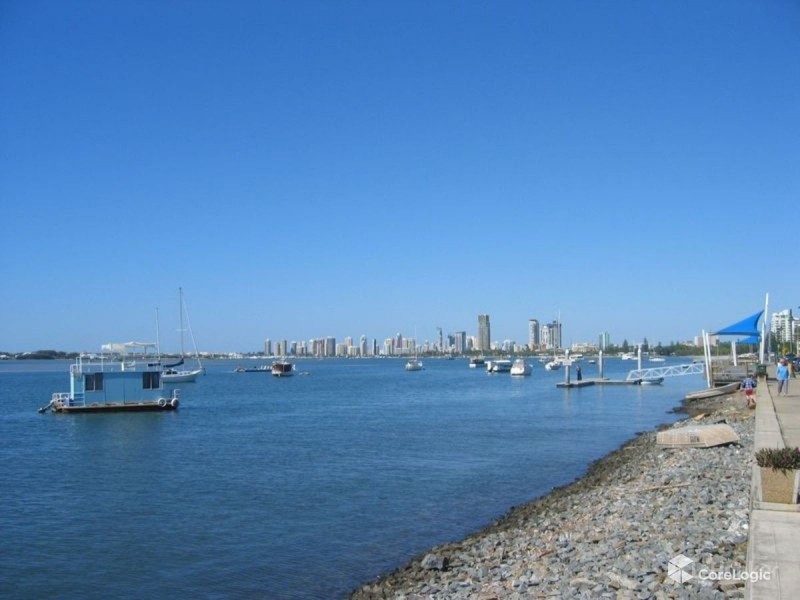 8/89 Frank Street, Labrador QLD 4215