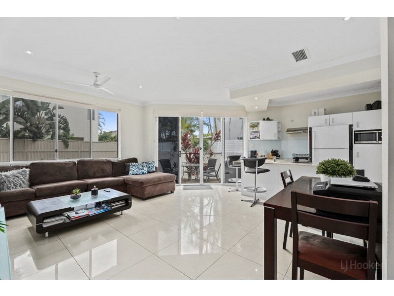 2/30 Ocean Street, Runaway Bay QLD 4216