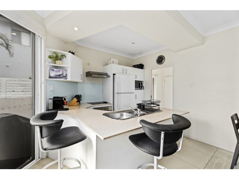 2/30 Ocean Street, Runaway Bay QLD 4216