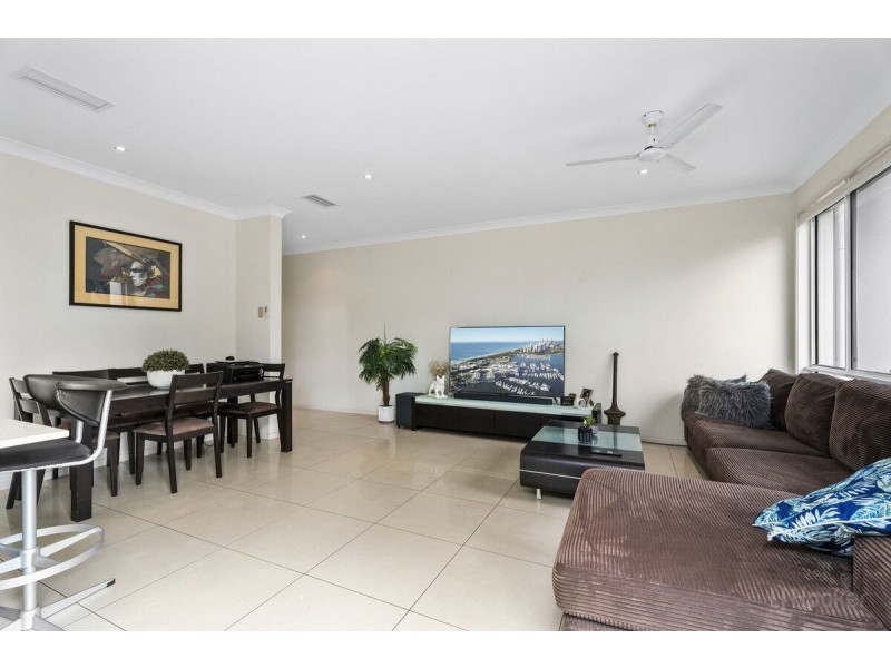 2/30 Ocean Street, Runaway Bay QLD 4216